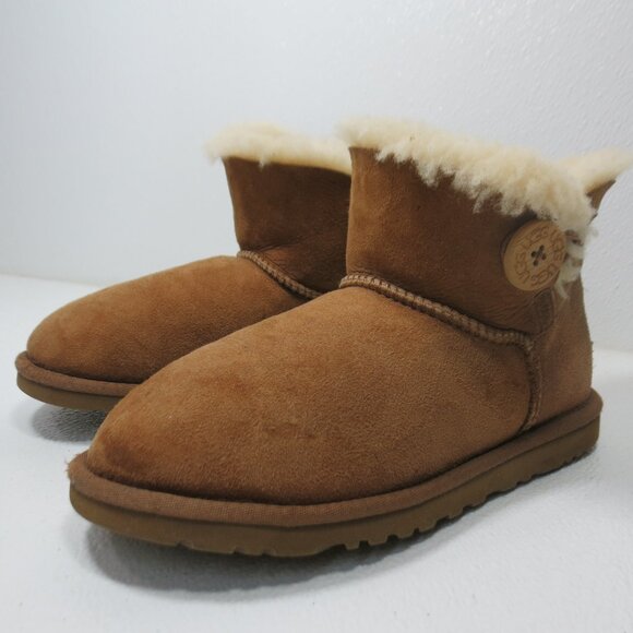 UGG Bailey Button Classic Short Winter Boots Shoes Australia Footwear Women's 6 - Picture 1 of 7